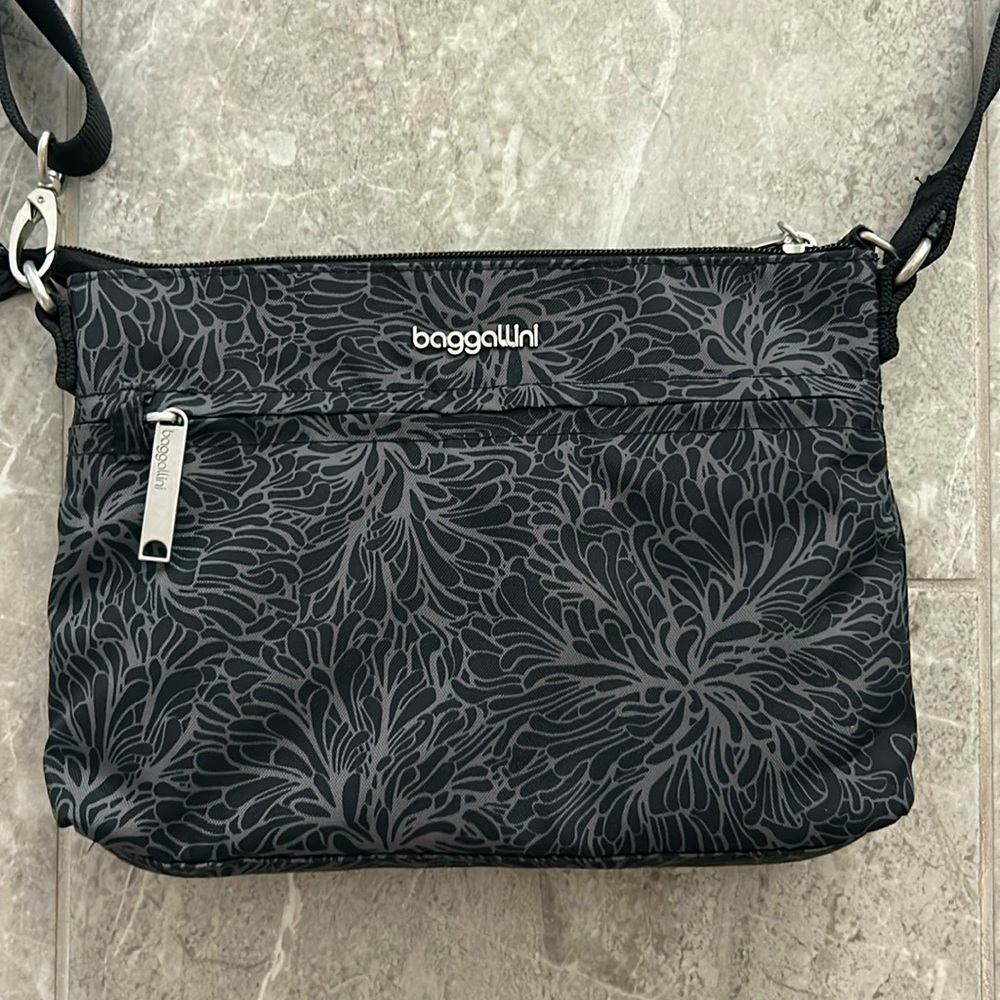 Baggallini, lightweight Crossbody.
